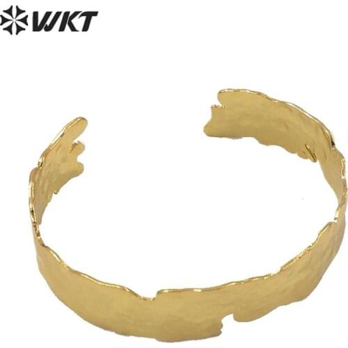 WT-B555 Wholesale Simple Style Metal Bangle Special Birthday Gift Nice Bangle With Gold Eletroplated
