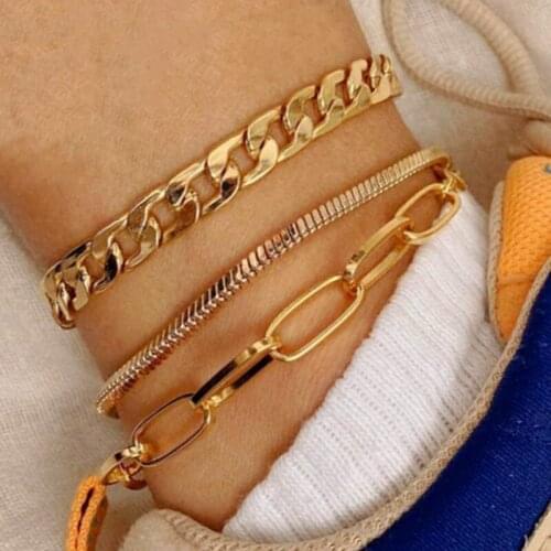 EN Bracelets On The Leg