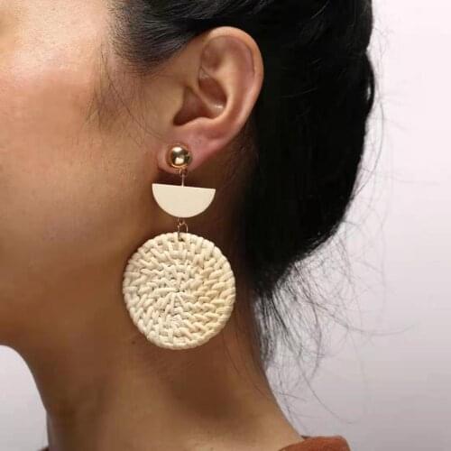Fashion Personality Womens Earrings Creative Retro Simple Straw Woven Round Wooden Beige Earrings 2021 New Trend Party Gift