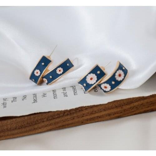 Fashion temperament Stud Earrings For Women Little daisy earrings female c-drop oil flower ear Jewelry