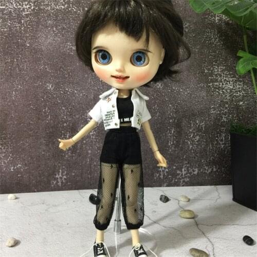 The Blythes Doll Clothing fits in a 4 piece suit with a stylish 1/6size black tank top + shorts + net pants + white denim jacket