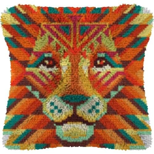 Latch Hook Cushion Animal Lion with Heart Pillow Case Canvas Acrylic Yarn Latched Hook Pillow Kits Crochet Cushion Cover