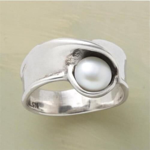 New Concept Pearl Inlay Ring Silver Color Finger Accessories For Friend Birthday Gifts 2021 Trendy Fashion Jewelry Bijoux Band
