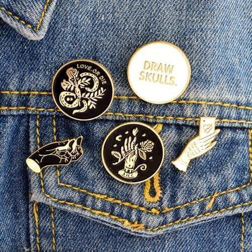 DRAW SKULLS LOVE OR DIE Burn Brite Punk Love Kills Dark Brooch Denim Jacket Pin Buckle Shirt Badge Fashion Gift for Friend