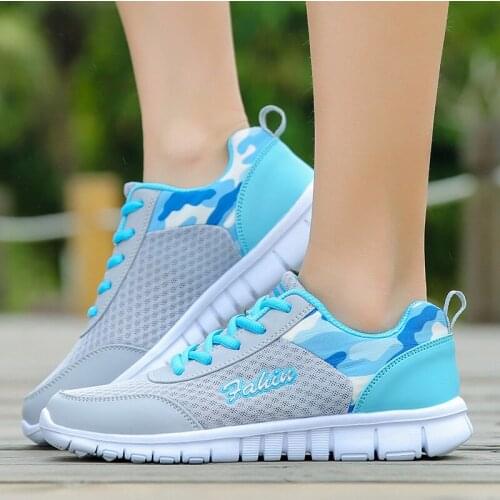 Large Size Sports Running Shoes Women Outdoor Breathable Mesh Sports Shoes Non-slip Sports Travel Light Shoes