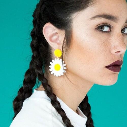 White Daisy Earrings Little White Flower Earrings Summer Country Style Earrings Womans Fashion Jewelry