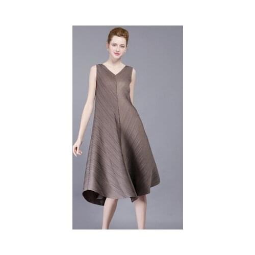 HOT SELLING Miyake pleated one-piece dress plus size sleeveless V-neck expansion pressure pleated bottom dress IN STOCK