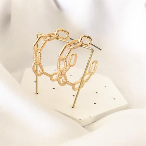 High Quality Gold Color Plating Side Chain Shape Hoop Earrings For Women Girl Elegant Gorgeous Chunky Modern Lady Jewelry