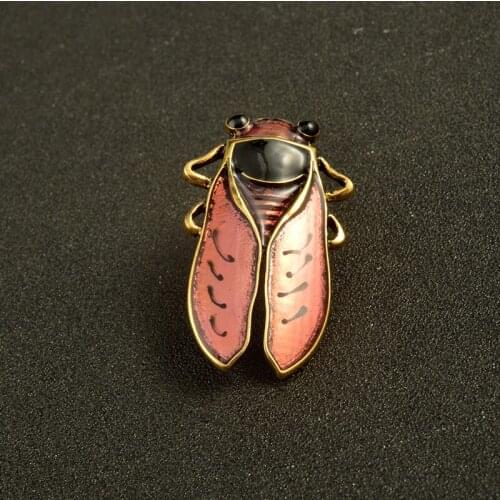 Insect Pink Beetle Brooches Antique Gold Metal Cicada Female Badge Broche Lapel Pin for Fans Collect Wholesale