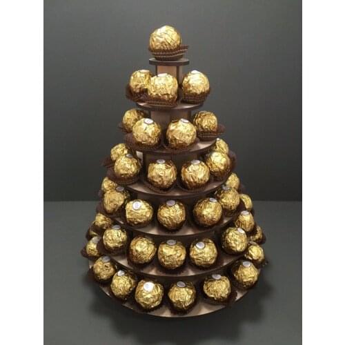 Pyramid wedding table with sweet chocolates