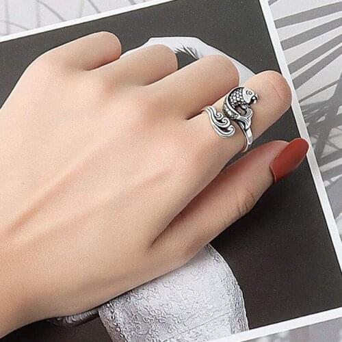 3Pcs Adjustable Knitting Loop Ring-Peacock Goldfish Open Finger Ring Crochet Finger Yarn Holder Yarn Guide Finger Holder