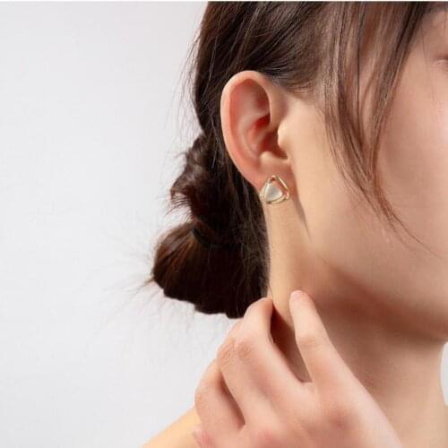 Sweet Girl Earrings Korean Fashion New Simple Autumn And Winter Small Crystal Triangle Womens Earrings Wholesale Sales Kolczyki