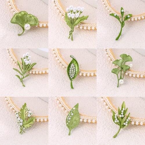 New Fashion Cute Pearl Leaf Flower Brooches Women Crystal Enamel Green Color Alloy Plant Brooch Lady Party Pins Birthday Gifts