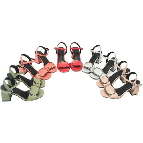 2021 womens shoes spring and summer new solid color one line electroplating thick heel square sandals with metal decoration