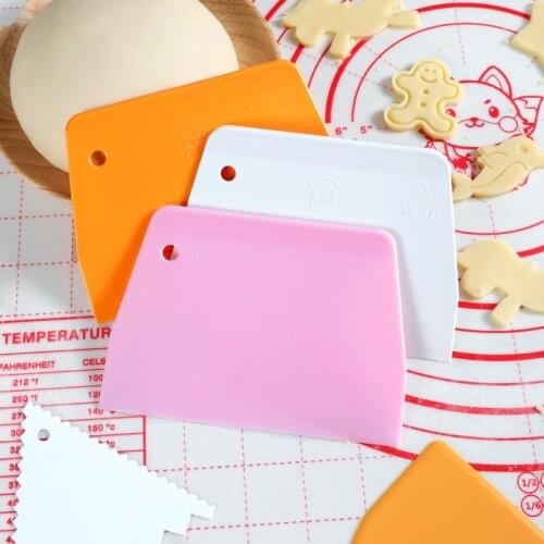 Cake Cutting Board Butter Cake Scraper Cutting Scraper Baking Tools Plastic Scraper Medium Trapezoidal Scraper
