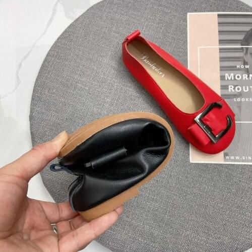 2021 spring and autumn new fashion female Korean style simple round head shallow mouth square buckle leather flat bottom
