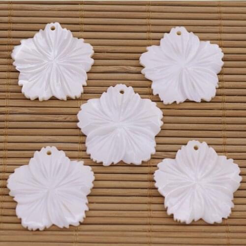 5 PCS 29mm Flower Shell Natural White Mother of Pearl Pendant Charms Pendants