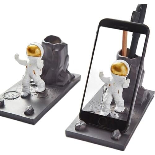 Astronaut Shape Pen Mobile Phone Holder Flexible Practical Desk Decoration Nordic Personality Home Decor Support Telephone Stand