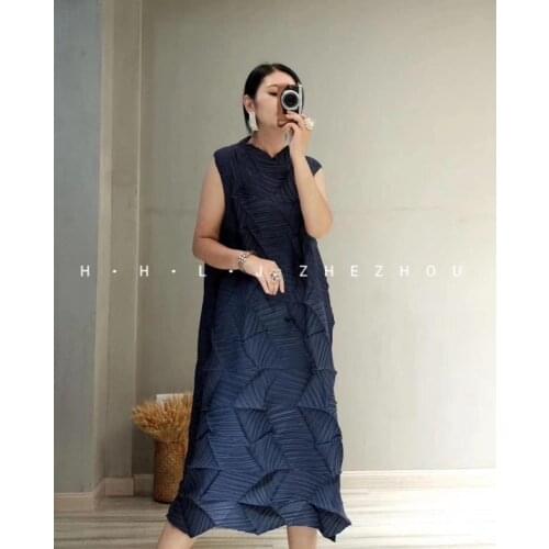 HOT SELLING Miyake fashion fold Diamond pleats dress sleeveless solid color stand collar LOOSE bud dress IN STOCK