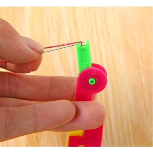 1PC Random Color Needle Threader Convenient For The Elderly To Use Sewing Needle Sewing Needle Threader Threading And Lead Tool