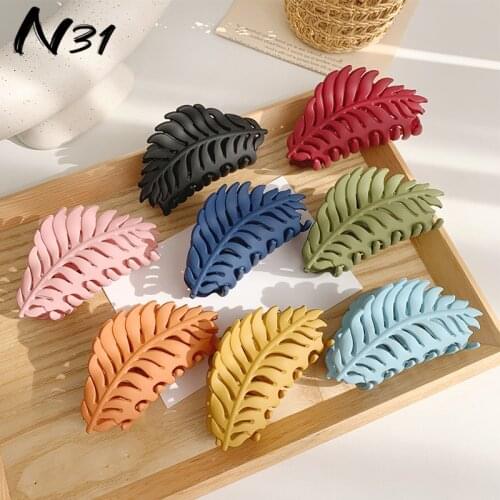 Women Leaf Hair Clamping Clips Solid Color Hair Craw Frosted Grip Curly Versatile Practical Hairpin Women Bathing Shark Hairpin
