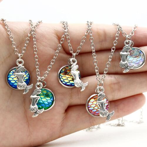 Trendy Sitting Holographic Mermaid Necklace Shimmery Mermaid Scales Fish Choker for Women Girls Party Jewelry Gifts