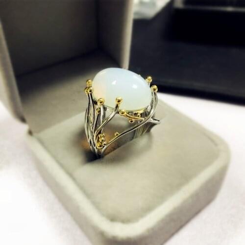High Quality Womens Vintage Moonstone Rings for Retro Engagement Jewelry Gifts Beauty Ladies Gold Plating Rings Christmas Gifts