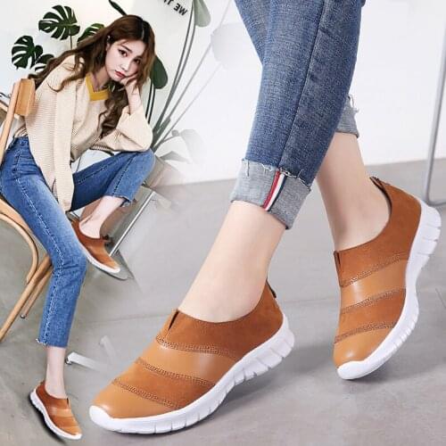 Womens shoes 2020 four seasons leather loafers large size 35-42 years old middle-aged and old flat mother shoes