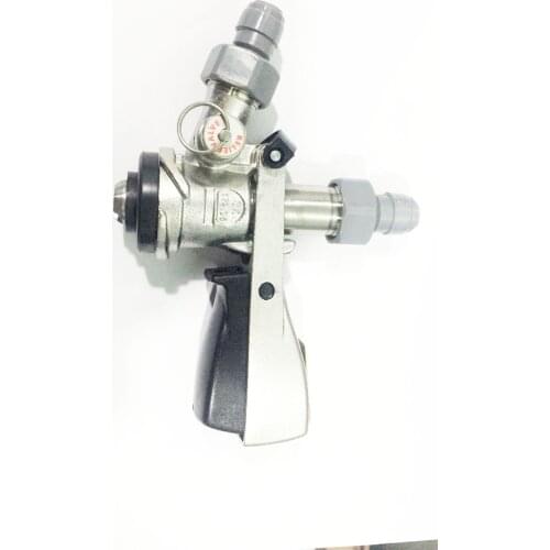 D-Type Keg Coupler S.S (with Pressure Relief Valve; 2 x Duotight KL06903)