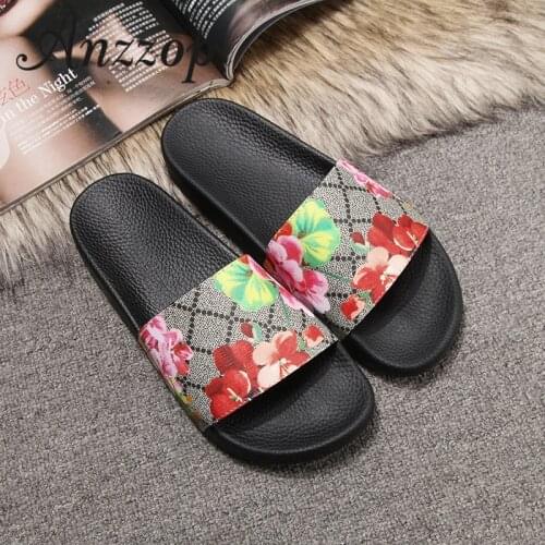 Womens Slippers Luxury Leather Star Floral 2021 Summer Men and Women Large Size Roman Sandals Outdoor Non-slip Beach Shoes