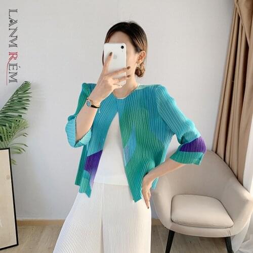 LANMREM Pleated Printed Three Quarter Sleeves Jacket Women 2021 Summer Cardigan Thin Short Coat Female Vintage Outwear 2D6042