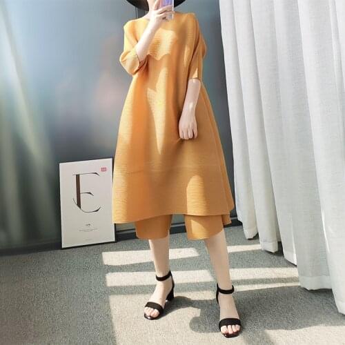 Miyak Pleated Plus Size Casual 2 Two Piece Lady Round Neck Long Top Cropped Trousers Summer Solid Color Loose Women Clothes Set