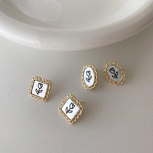 2021 New Retro Fashion Flower Stud Earrings Geometry Lace Metal Tulip Design Charm Earrings Earring Jewelry Accessory Gift