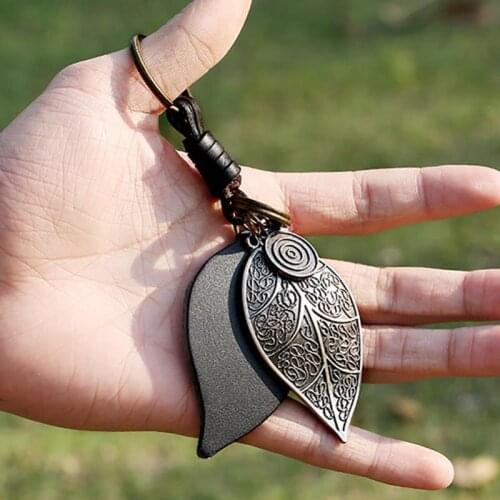 New Punk Vintage Pattern Leaf Pendant Charm Genuine Leather Keychain Unisex Fashion Key Ring Car Auto Bag Creative Key Chains