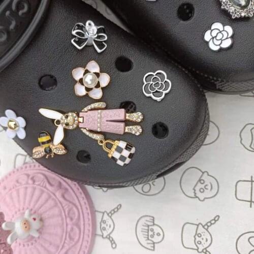 Shoe Flower Decoration Elegant Cartoon Cute Rabbit Doll Croc Charms Detachable Lovely Flower Rhinestone Croc Charms Designer