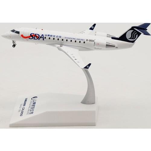 1: 200 Scale Shandong Airways CRJ-200ER Airlines Model with Base Alloy Aircraft For Collectible Souvenir Show Gift Toys