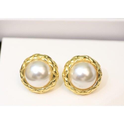 2022 NEW Elegant Temperament Sweet Pearl Earrings Womens Party Ball Golden Circular Gorgeous Popular Jewelry Brand Internet