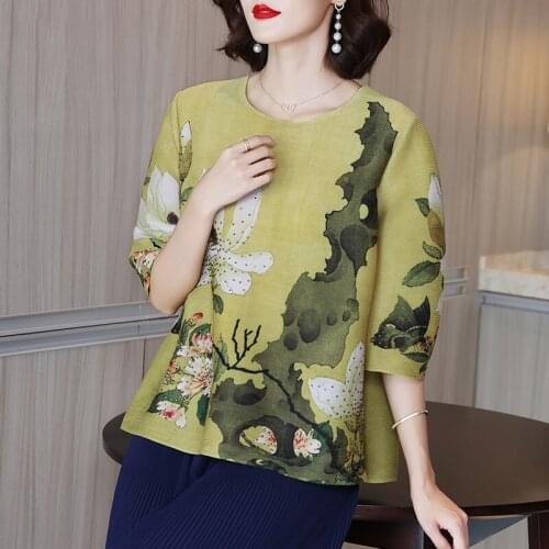 T Shirt Women Plus Size Autumn 2021 New Fashion Printed Round Neck Loose Stretch Miyake Pleated Tops For Women 45-75KG