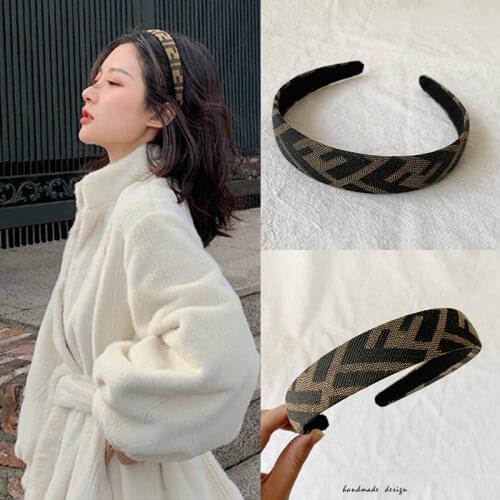 Vintage Palace Style 3 Layers Pearl Choker Necklace Elegant Crystal Short Necklace Party Jewelry For Women