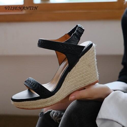 Retro brown wedge sandals womens 2021 summer new open-toed straw woven thick bottom one word strap high-heeled Roman shoes