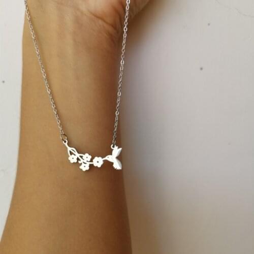 Picking Honey Hummingbird Necklace Women Jewelry Stainless Steel Hard-working Small Bird On Flower Necklace Collier Femme
