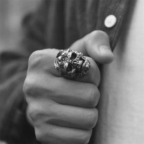 Retro Punk Skeleton Ring Alloy Skull Ring Terror Fashion Men Jewelry Gift for Halloween Party H9
