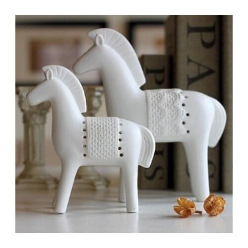 Horse Figurine Ceramic Statue Home Decor Morden Art Animal Figurines Office Home Decoration Accessories Horse Sculpture