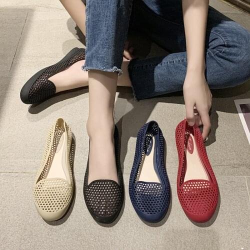 Hollow out flat jelly shoes woman soft bottom cutout summer flats pvc espadrilles women round toe jelly loafer moccasins shoes