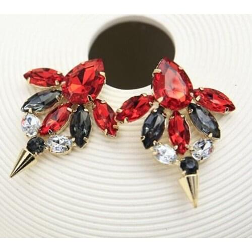 Red is very popular in Europe and the collocation of grey rivet earrings E118