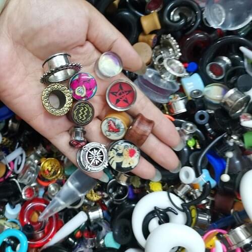 JUNLOPWY Surgical Steel Black Anodized Screw-fit Piercing Jewelry Acrylic Ear Stretching Lobe Plugs Flesh Tunnel Earring stock