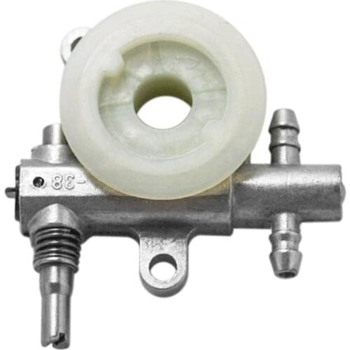 2500/3800 Chainsaw Spare Parts Chainsaw Oil Pump With Worm Drive Gear Fits 25CC