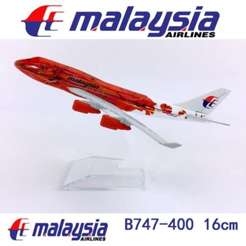 16CM 1:400 B747-400 model Malaysia airlines RED color with base alloy aircraft plane collectible display model collection
