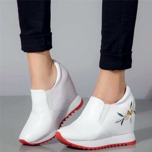 2020 Trainers Women Genuine Leather Wedges Platform High Heel Ankle Boots Female Embroider Flowers Fashion Sneakers Casual Shoes