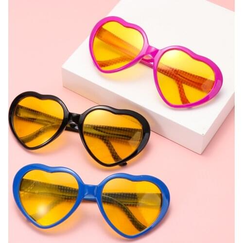 New Love Heart Shaped Effects Glasses Watch The Lights Change to Heart Shape At Night Diffraction Glasses Women Fashion Sunglass